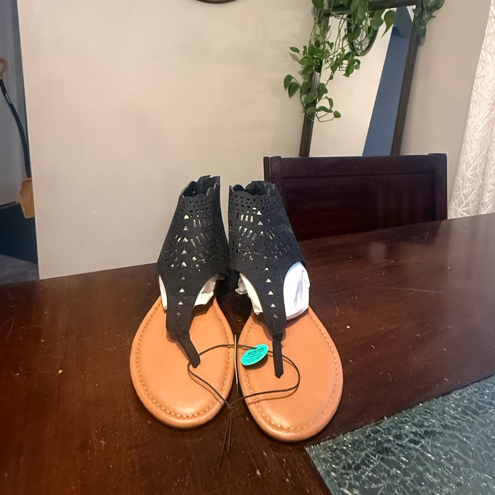 Elegant Black and Tan Women's Sandals